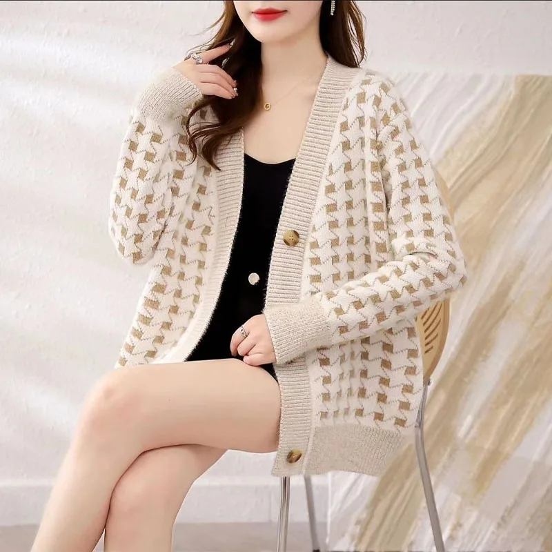 2023 New Autumn and Winter Fashion Minimalist V-neck Color Matching Cardigan Sweater Temperament Casual Loose and Slimming Top