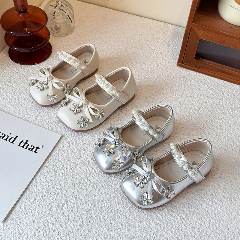 

Детская повседневная обувь, туфли Мэри Джейн из искусственной кожи с жемчужным бантом, летняя обувь для девочек, противоскользящая обувь бежевого и черного цвета с мягкой подошвой, размеры 23-34