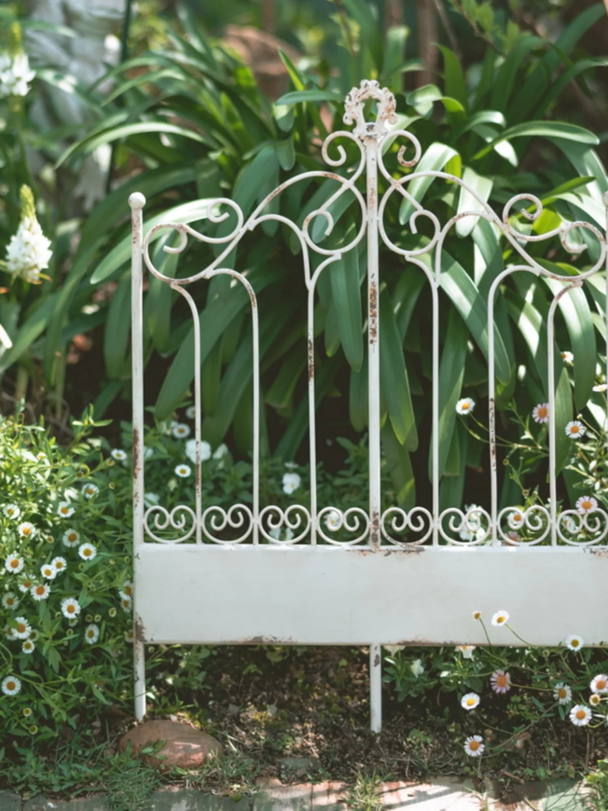 Vintage Wrought Iron Garden Fence | Handcrafted Heavy-Duty Trellis | Rustic Flower Stand 48x70cm