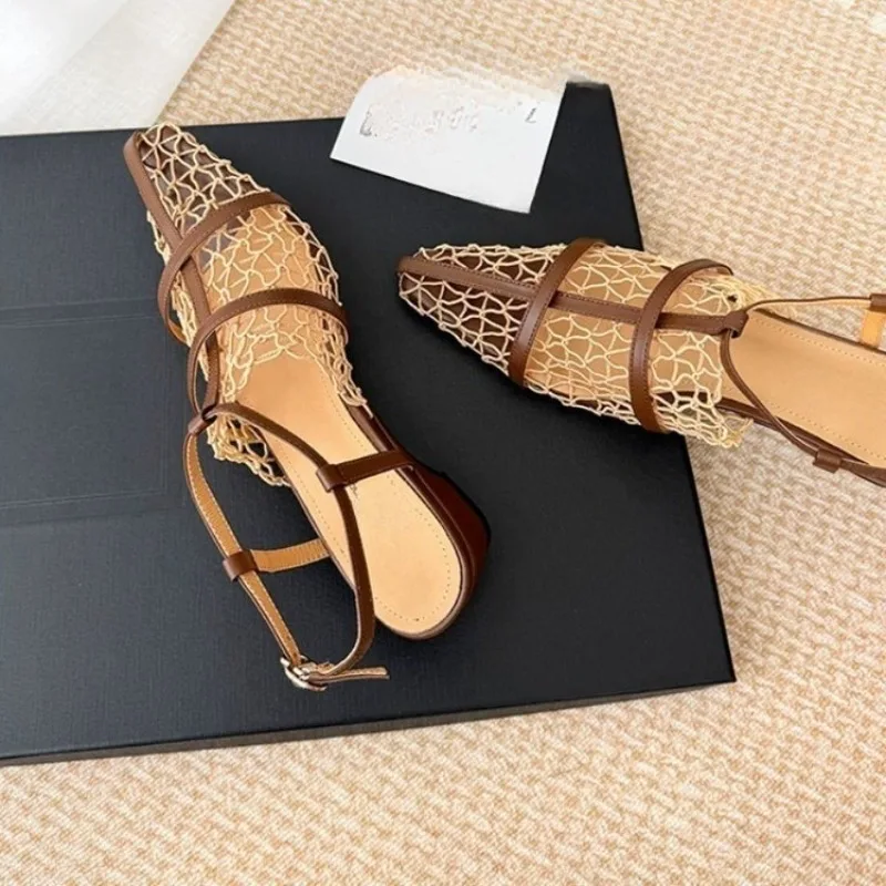 

Summe Woven Hollow Baotou Sandals r Niche Design Pointed Toe 2026 New One-band Block Heel Shoes