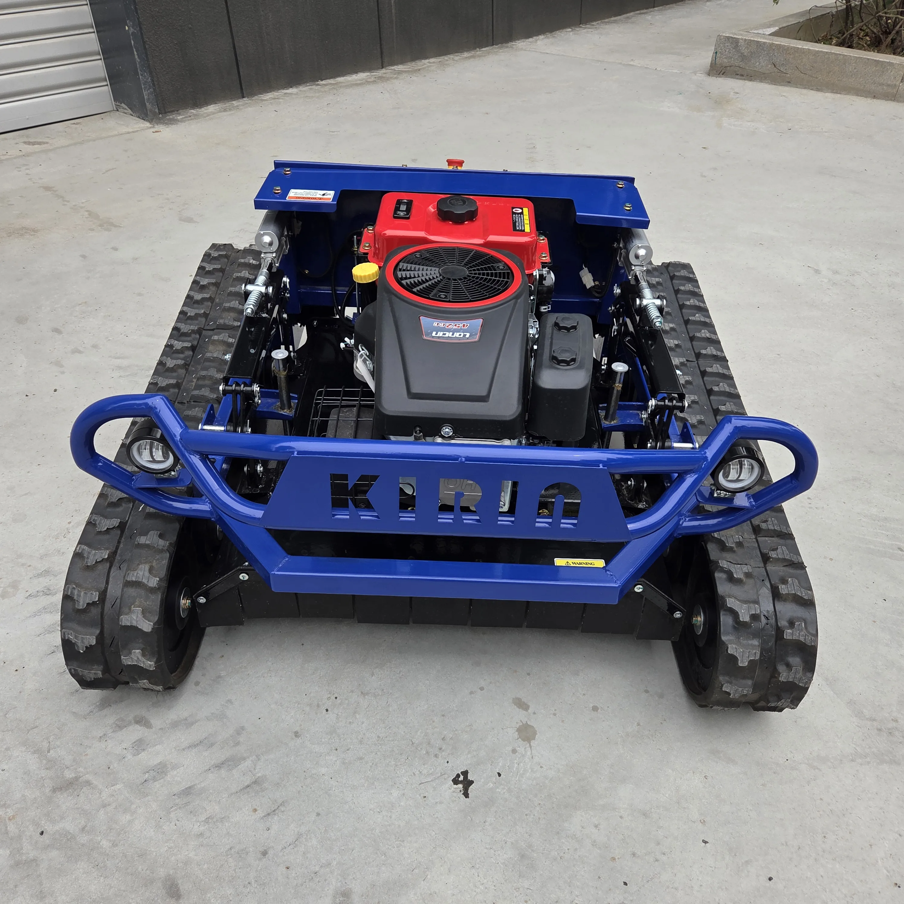 ¡Versatile y todo terreno! Cortacésped con orugas con control remoto: ¡perfecta tanto para césped casero y terrenos inclinados!