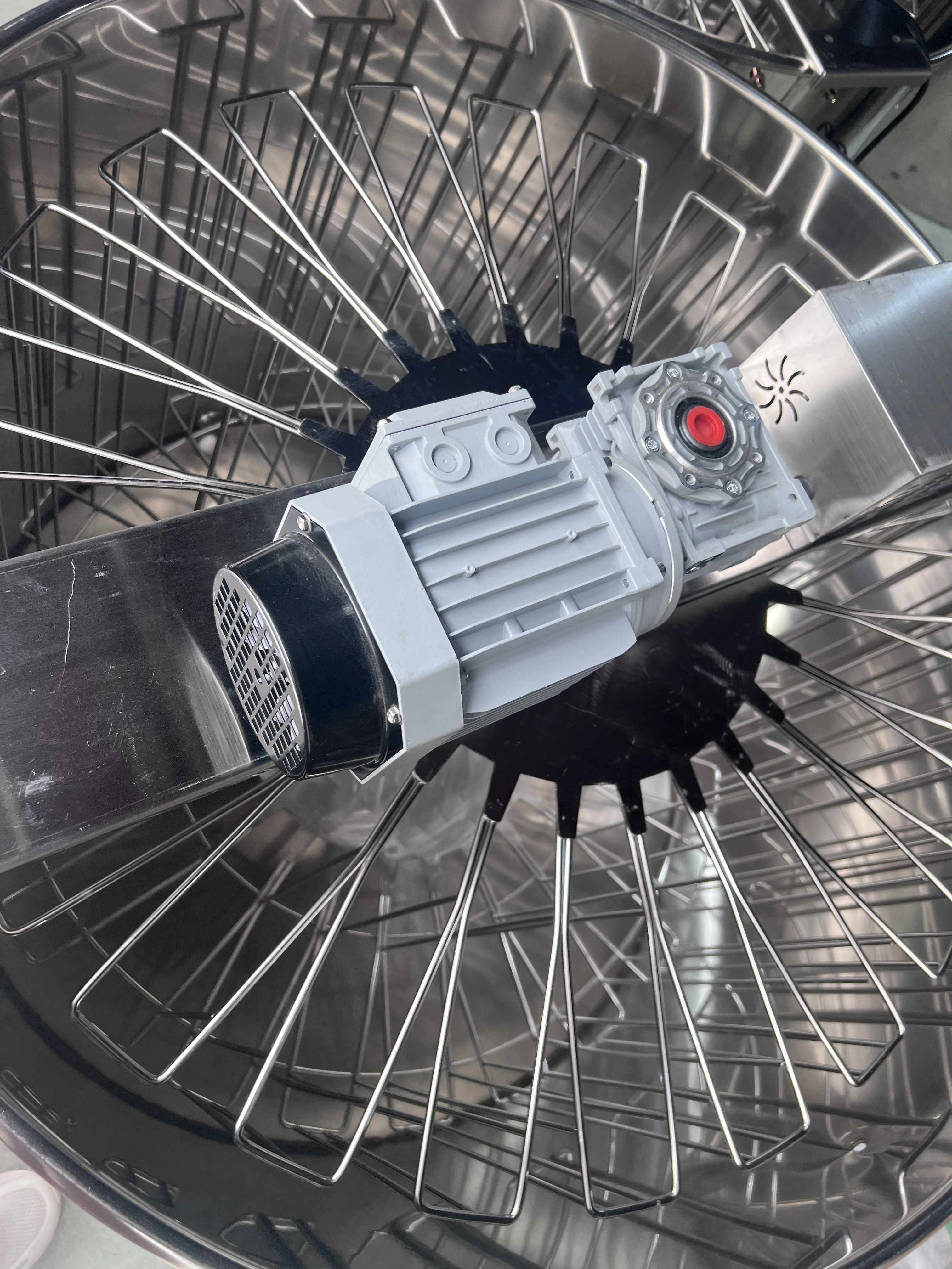 Mesin Ekstraktor Madu Meew Condition Honey Extractor Motor Equipmentngerbee 24 Frame Baja Tahan Karat Mesin Pengolah Madu N