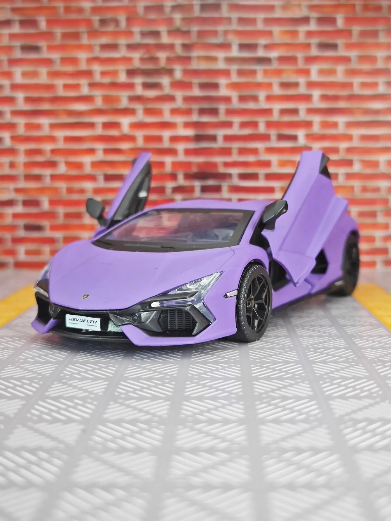 1: 32 لامبورغيني ريفولتو سبيكة سيارة خارقة نموذج الحلي جمع الباب يمكن فتح سيارة لعبة قابلة للسحب بصري صوتي للأطفال