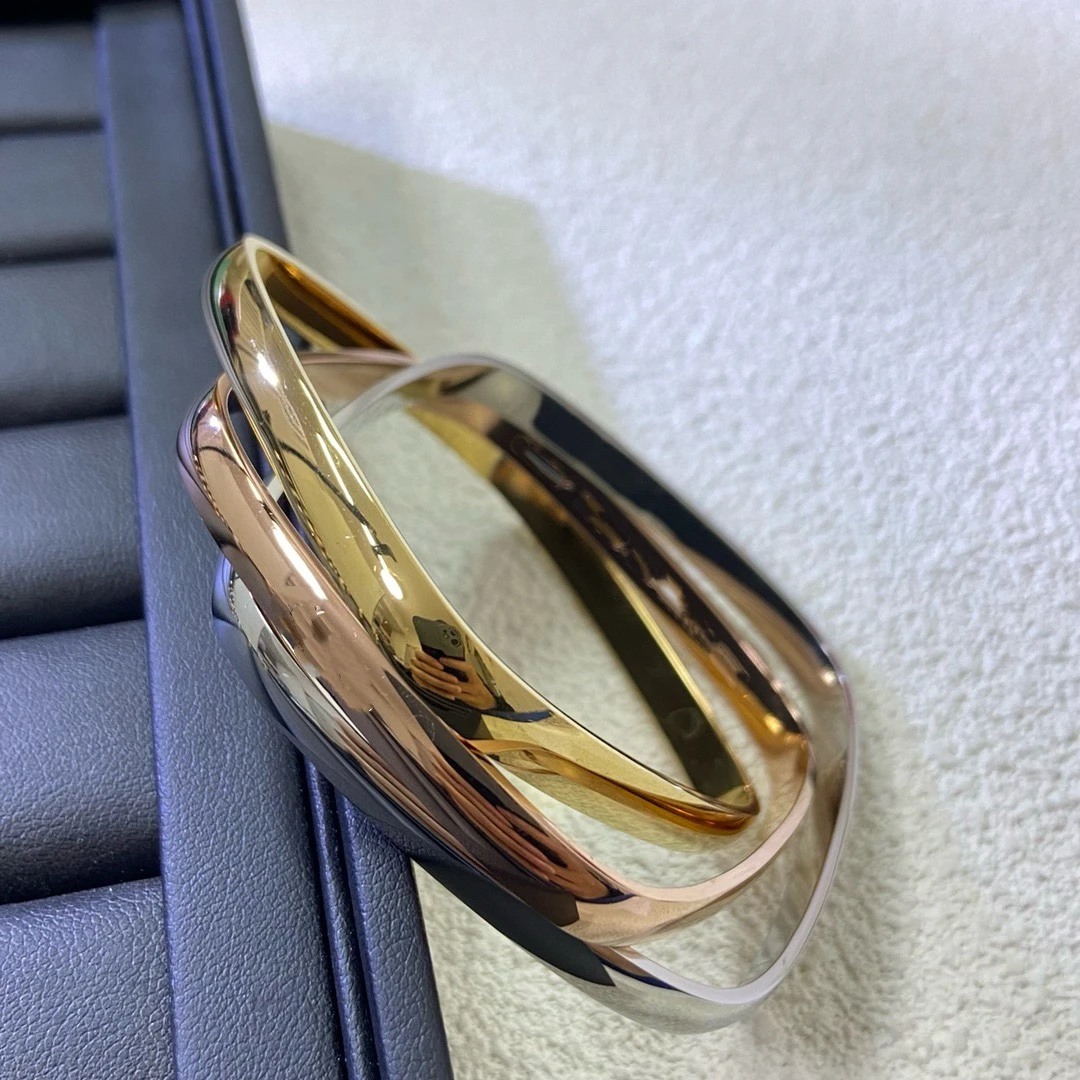 

2025 New Version Three-Color Triple-Ring Square Bracelet: Classic and Fashionable, Unisex