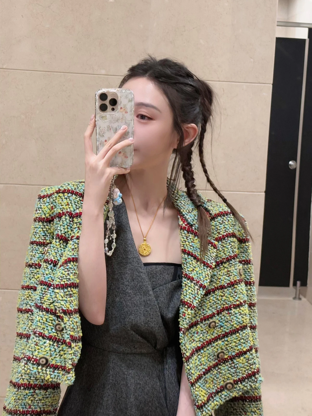 

Новое женское пальто 2026 года: ретро, уникальное, красивое, из твида, французский стиль, приталенный крой, длинное, с пуговицами