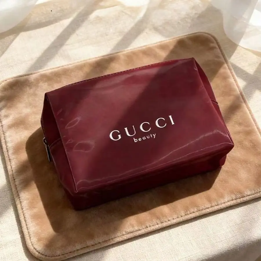 gucci’s-bag-durable-red-canvas-large-capacity-makeup-bag-luxury-multifunctional-travel-office-organizer-elegant-holiday