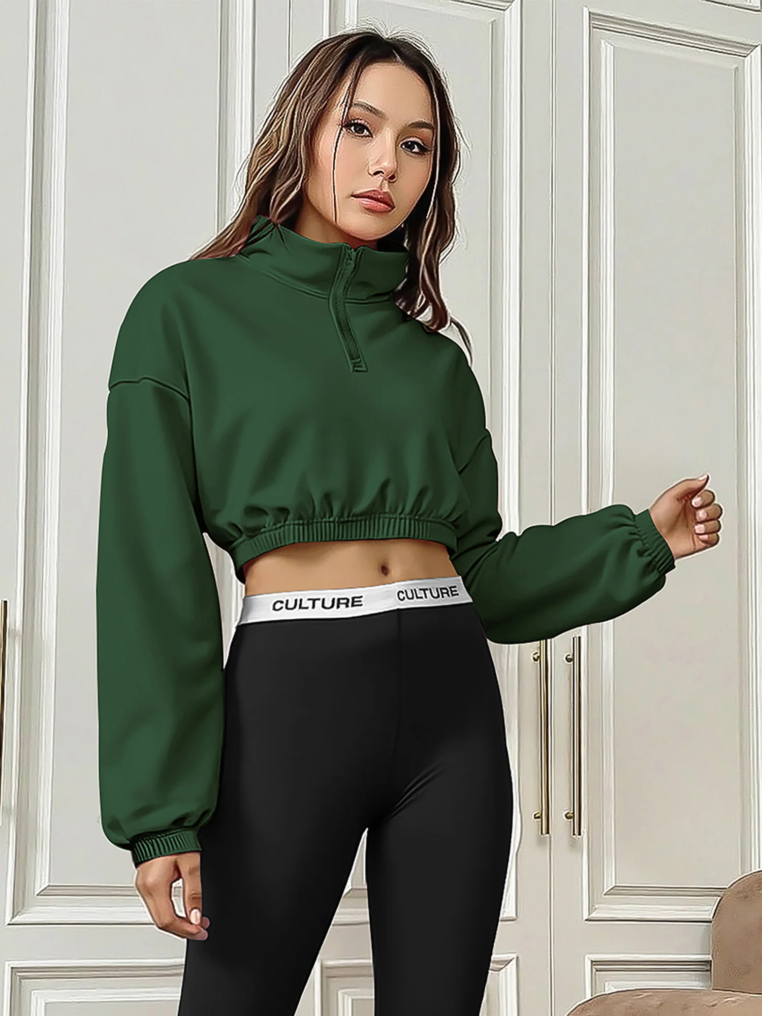 

Стильная и модная женская толстовка с короткой молнией и отложным воротником, укороченная, с эластичным низом, с длинными рукавами.