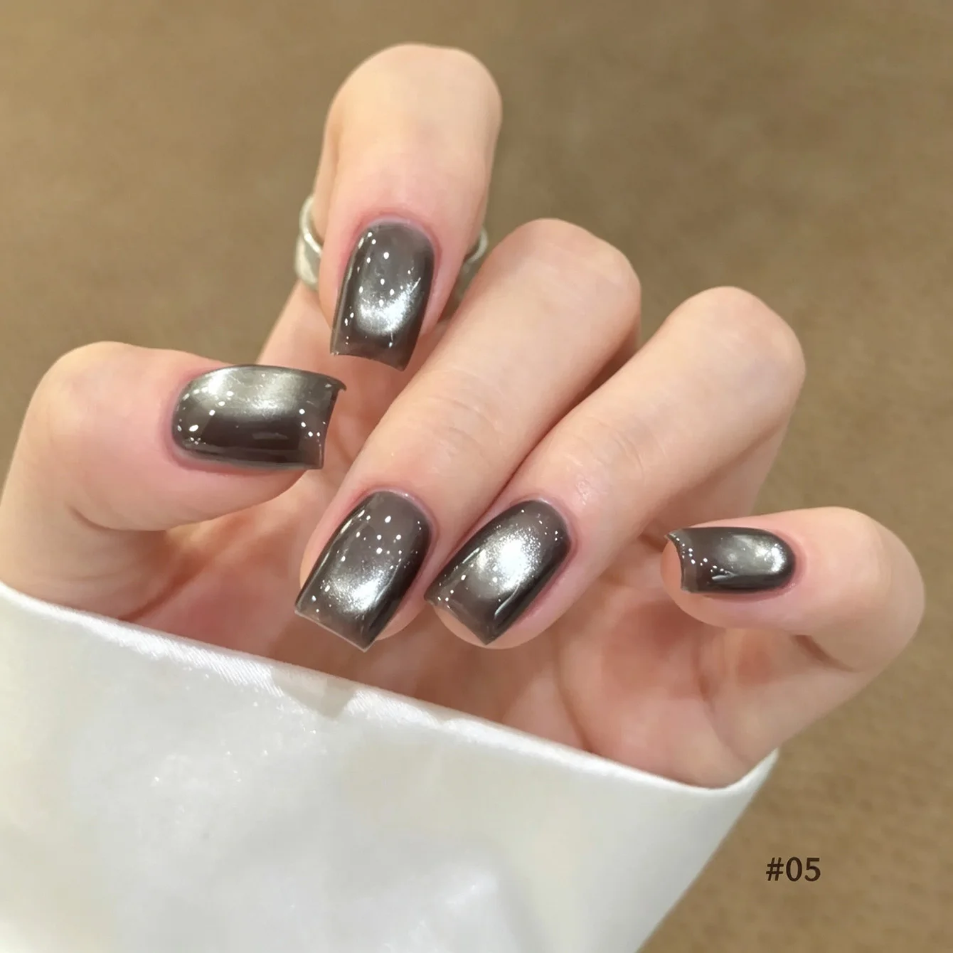 10-Farben Cool Black Silver Glasperlen Katzenaugen-Gel-Set Glänzendes Magnetisches Soak-Off UV-Nagelgel für Gothic-Nagelkunst
