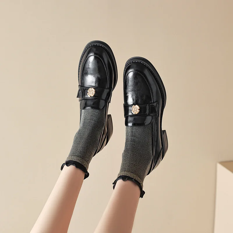 French Style Slip On Basic Shoes Woman Retro Simple Shoes Autumn Spring Women‘s Flats Slip On Metallic button  Leather Shoes