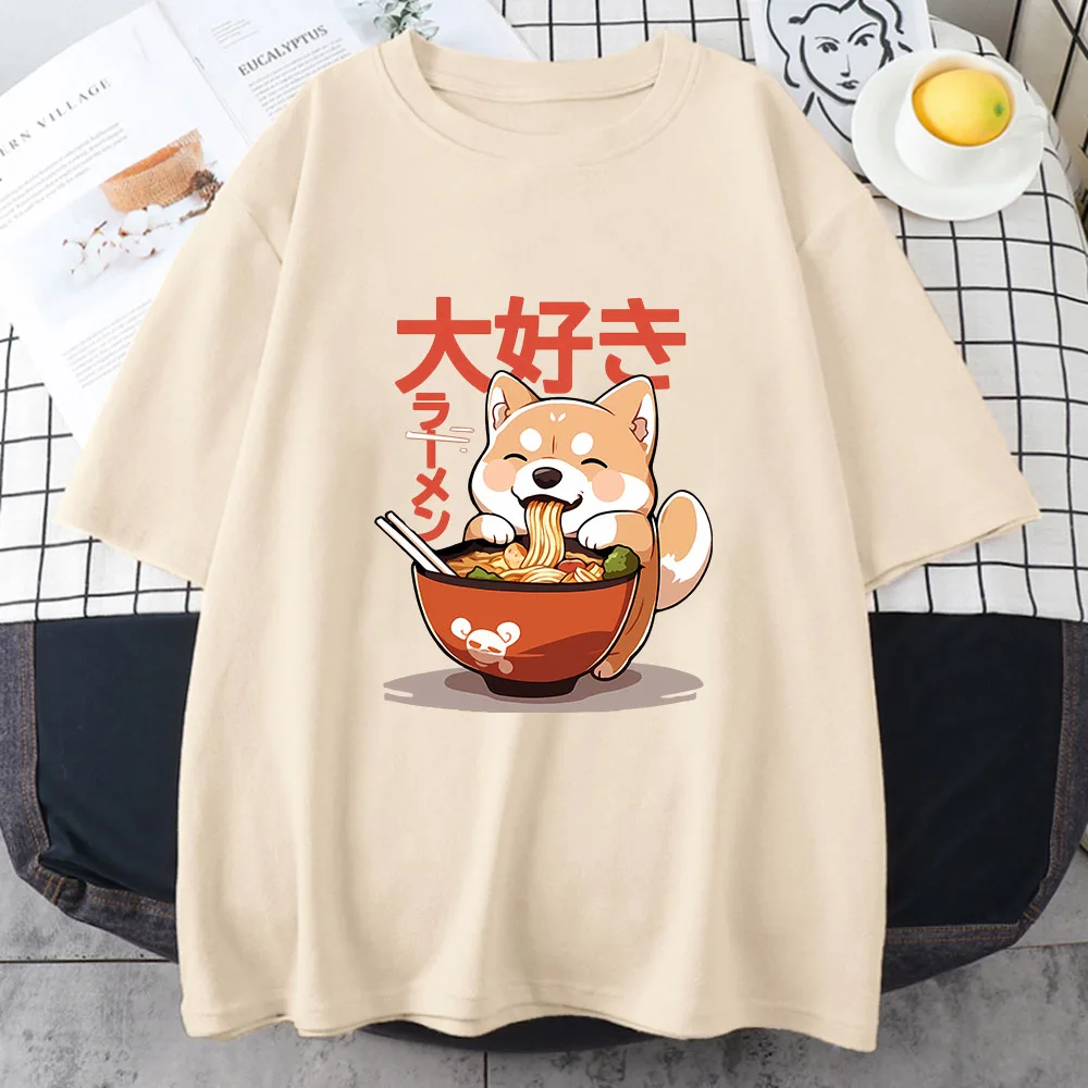 Shiba Inu Enjoying Ramen T-shirt 100% cotone T-shirt estiva di alta qualità Casual Donna/Uomo Kawaii Tshirt Camicie per ragazze carine