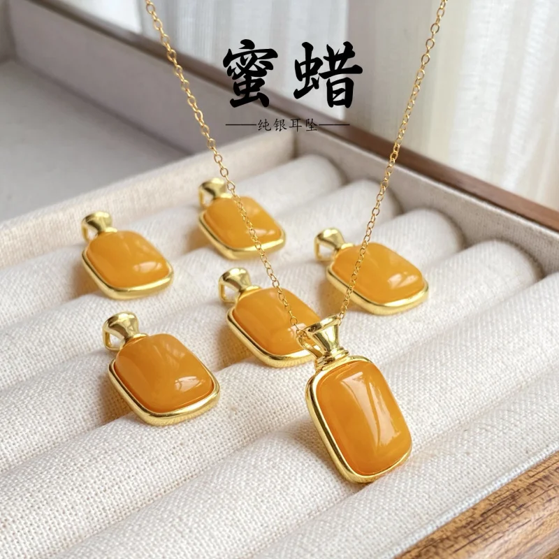 

Natural Amber Rectangular Pendant