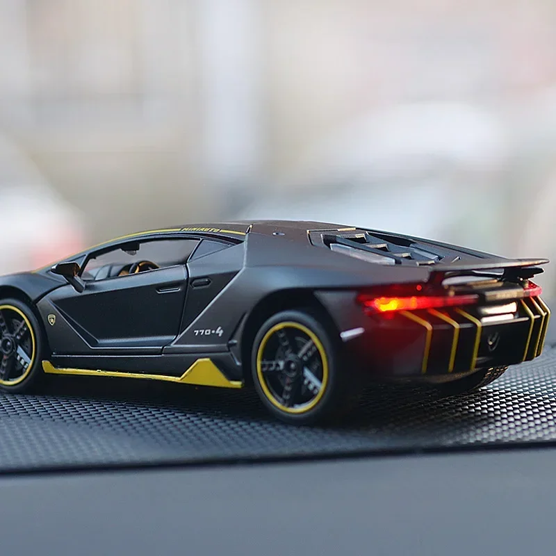 1:32 Scale Lamborghinis LP770 Alloy Car model Diecast Toy Vehicle High Simitation car Toys For Children Kids Xmas Gifts