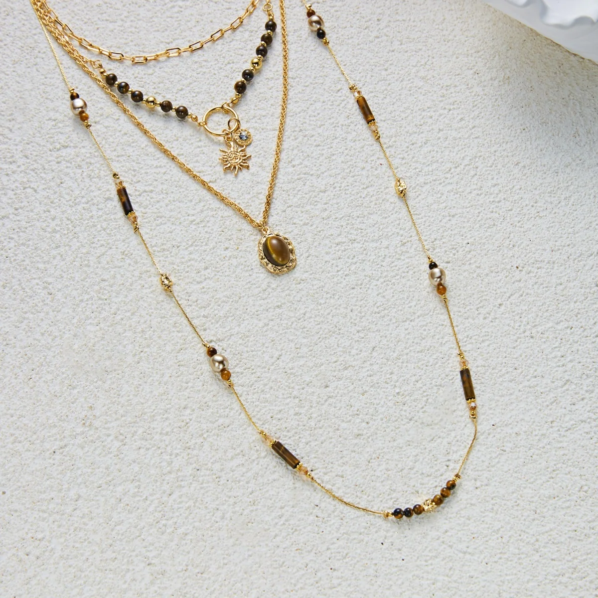 Vintage Maillard Halskette mit natürlichen Tigeraugen-Perlen, Sonnen- und ovalen Anhängern, für Damen und Herren, im ethnischen Stil, mit Blumen- und Kristallmotiven, lange Choker-Kette. – Detail 16