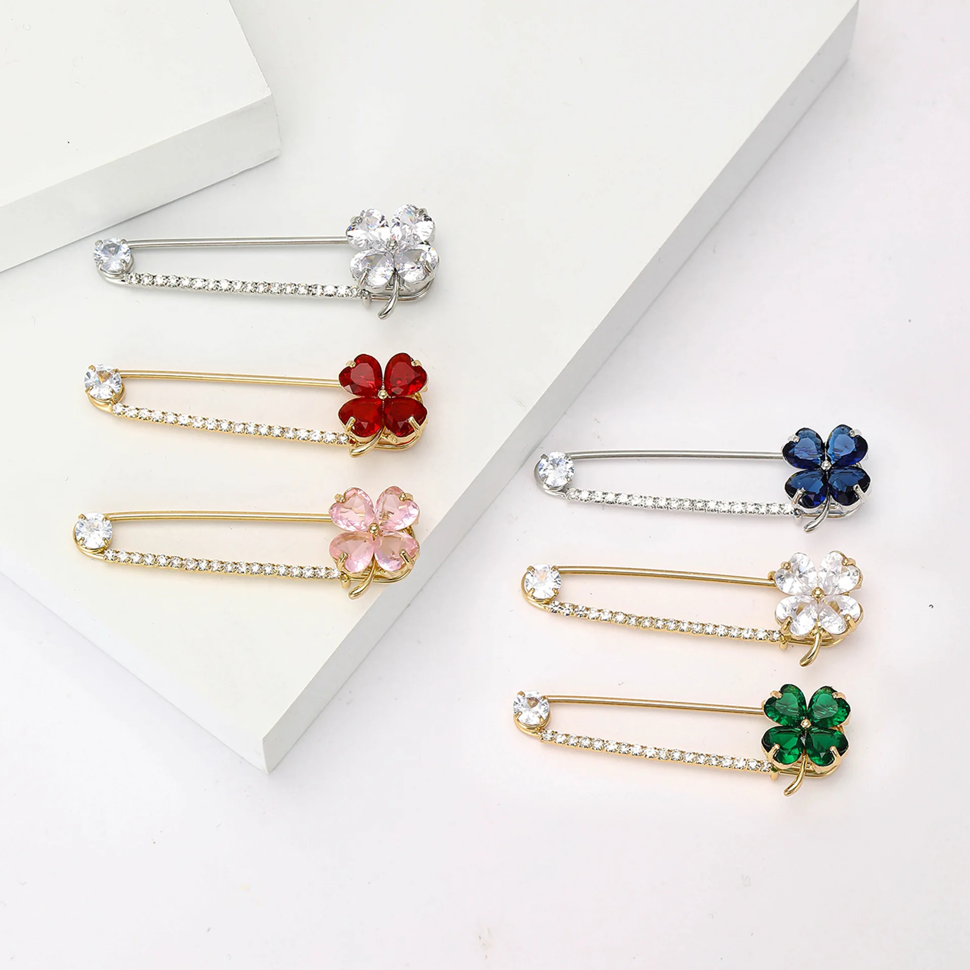 Shiny Rhinestone Four-leaf Clover Brooch Unisex Plant Pin in 6 Colors Optional Jewelry Accessories for Office Party Friends Gift