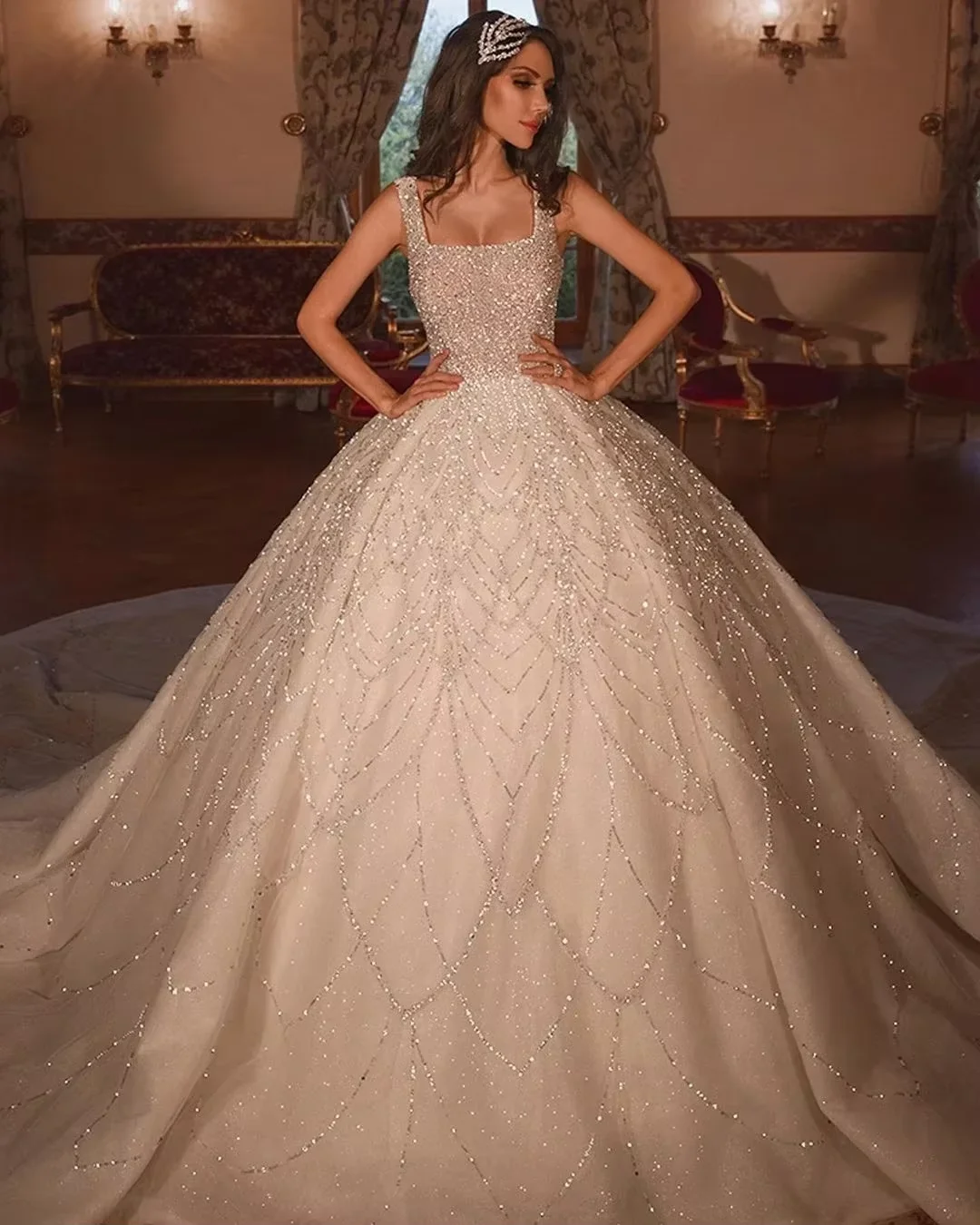 

Customized Exquisite Square Collar Wedding Dresses Luxury Sequins Beaded Ball Gowns Elegant Chapel Train Bride Dresses Vestidos