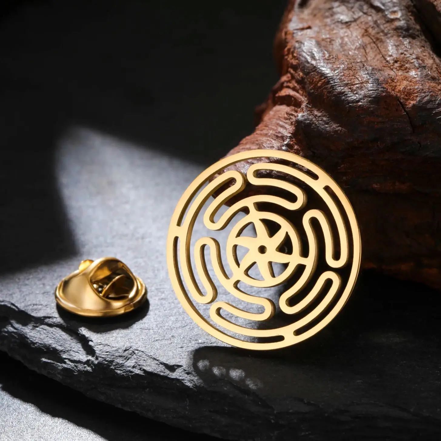 Wheel Of Hecate Brooch Pins Stainless Steel Symbol Magic Amulet Jewelry Suit Vintage Accessory 2026 New Fashion Gift