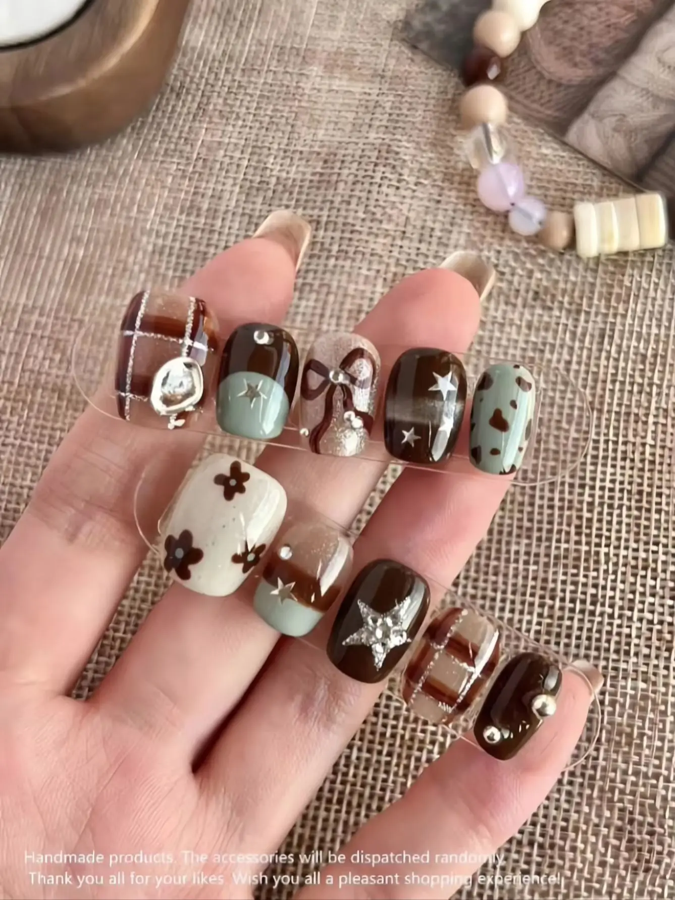 10-Piece Set of Retro Plaid Brown-Green Star Short Square Nails, Chocolate Brown + Sage Green + Creamy White Color Combination, Low-Saturation Earth Tones, Full of Autumn Vibes
