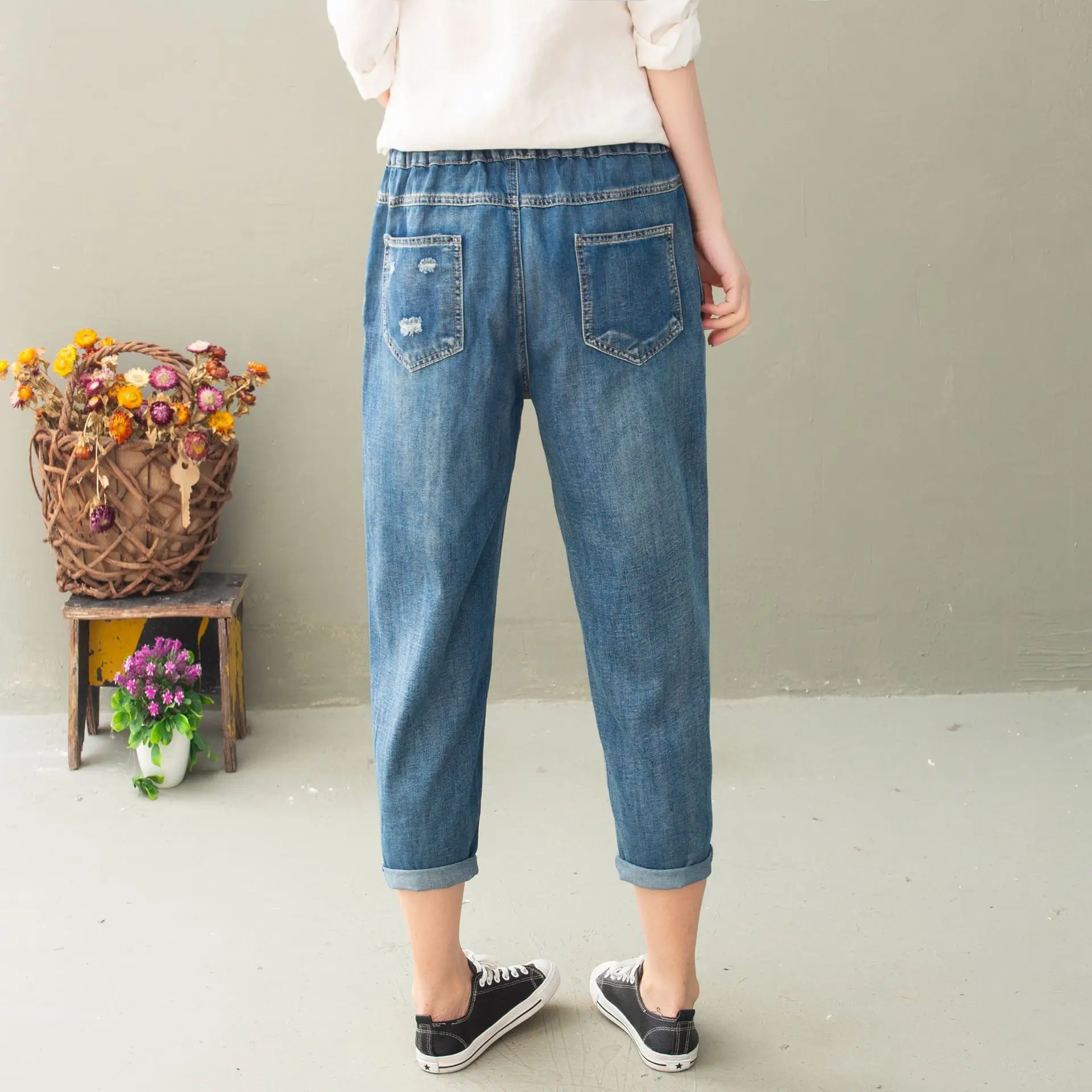 Womens Vintage Floral Loose Denim Pants 2022 Spring Chinese Style Casual Ripped Blue Jeans Holes Elastic Harem Trousers