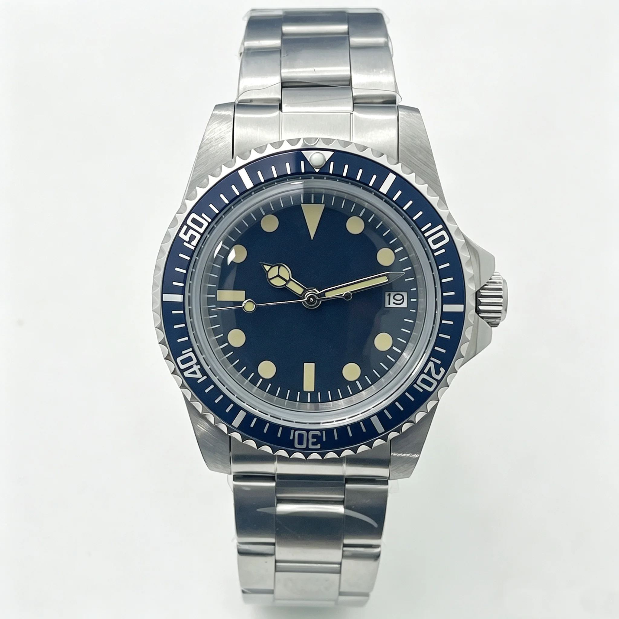 A men's Casual Mechanical Wristwatch, Equipped With The Chinese NH35 Movement, Featuring Calendar And Water Resistance Functions
