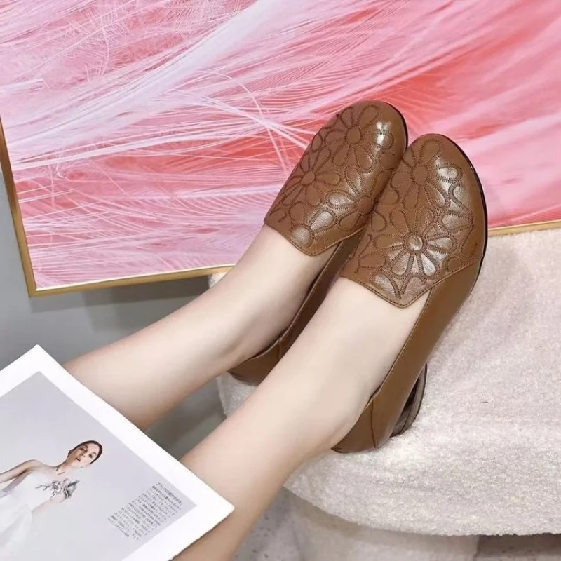 

Women Daily Wear Square Heel Low Top Slip On Shoes Round Toe PU Low Heel 1-3cm Soft Lining Durable Rubber Sole Casual Shoes