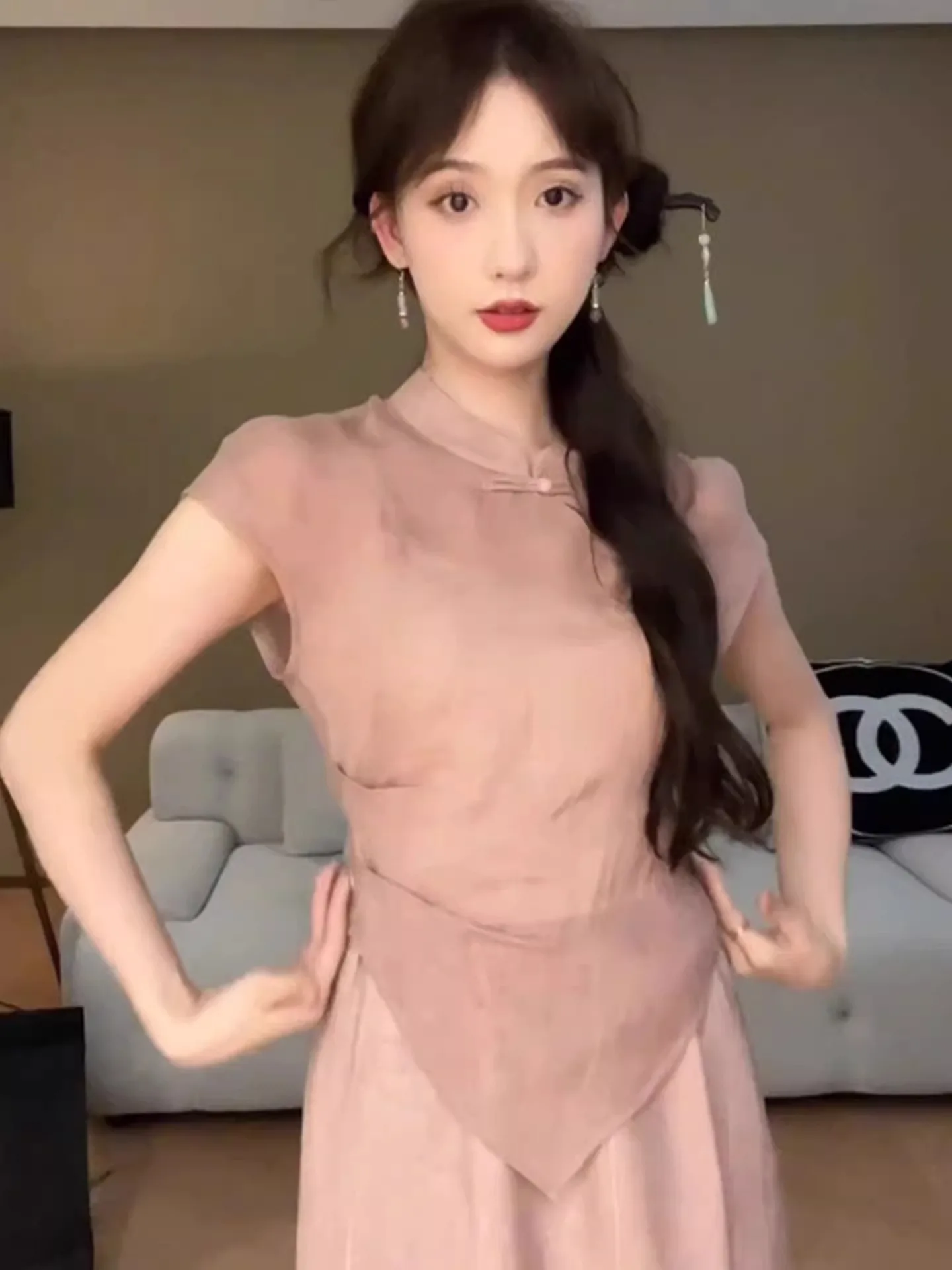 Bluzka z stójką, elegancka, sportowa, swobodna, jesień 2025, jednolity kolor, krótki rękaw, wersja koreańska, prosty krój.