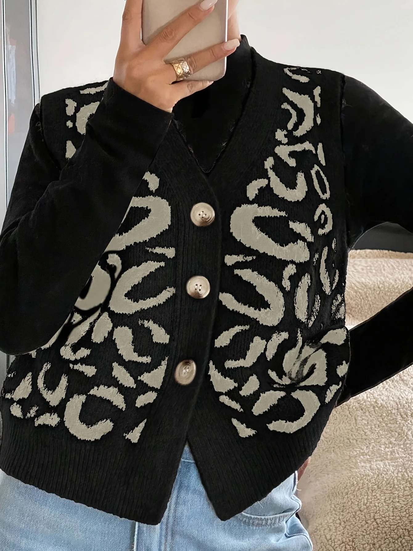 

New Stylish and Elegant V-Neck Button-Front Sleeveless Leopard Print Women's Top with Unique and Niche Design