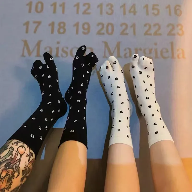 

Chic Japanese Jacquard Split Toe Socks Fashion Digital Combed Cotton Two Toe Socks Women Korean Harajuku Two Finger Tabi Socks