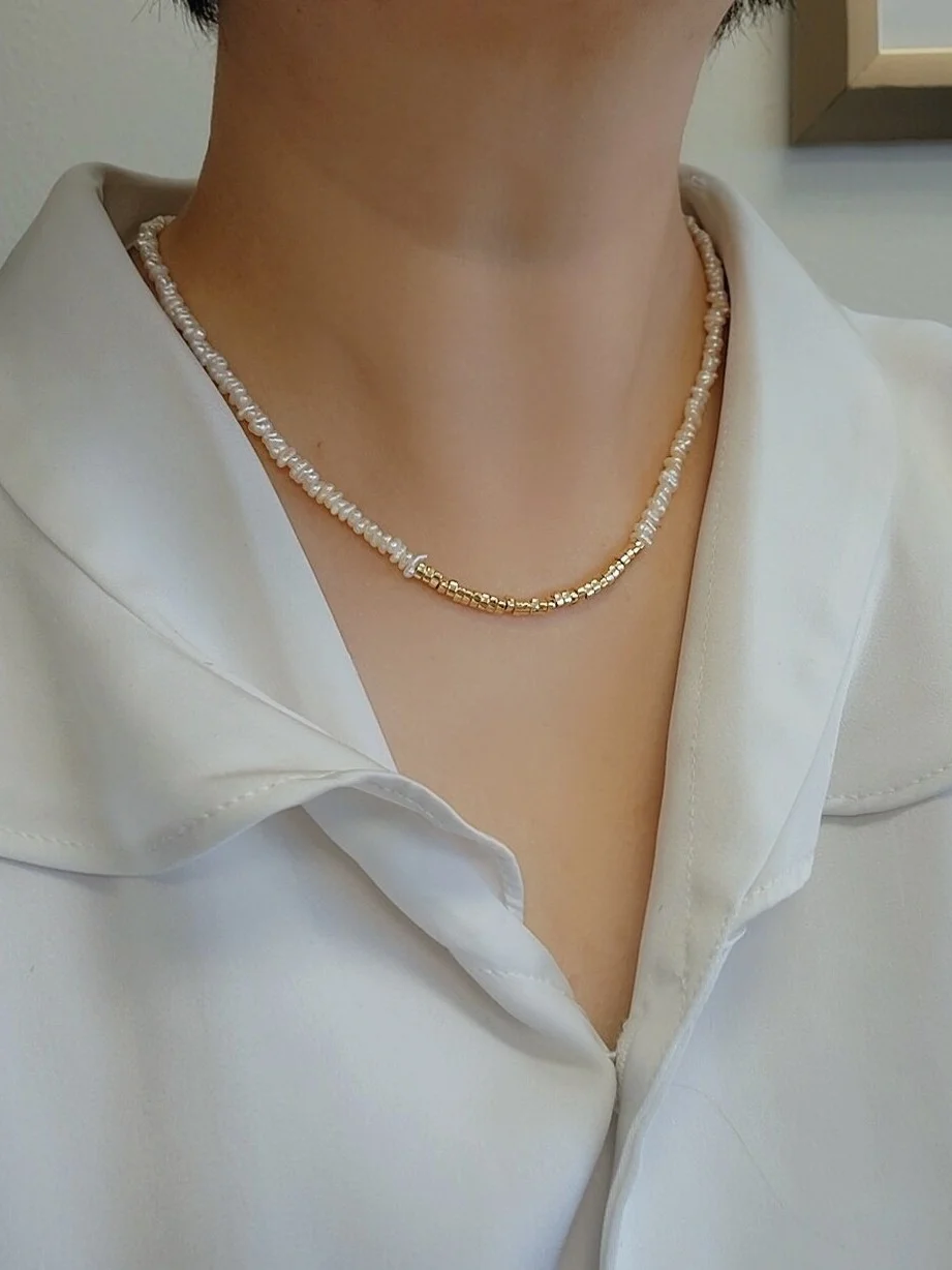 Vlen Unregelmäßige Süßwasserperlen-Halskette für Damen, Mini-Perlen, 18 Karat vergoldet, Abstandshalterperle, Vintage, zierliche, elegante Halskette – Detail 4