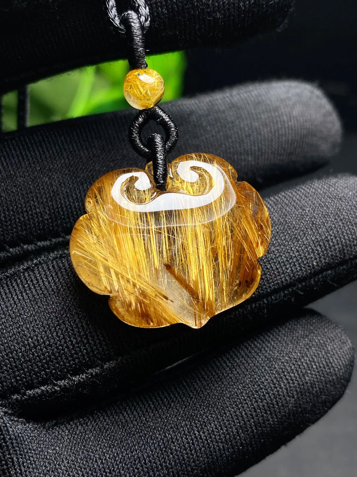 Natural Gold Rutilated Quartz Pendant Necklace Jewelry 27*23*11mm Safe Lock Rutilated Women Men AAAAAAA