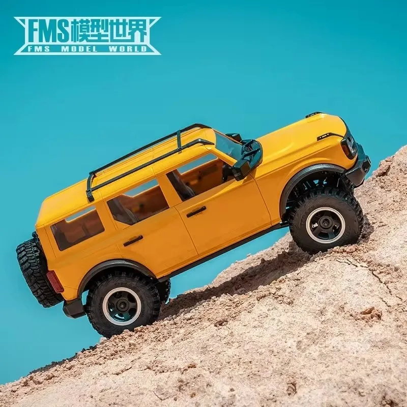 ของเล่นโมเดลจำลองเปลือกแข็งรถสำหรับปีนเขาทางวิบากแบบ FMS 1/18 Bronx Gold Rush Ford Wrangler mobil REMOTE CONTROL