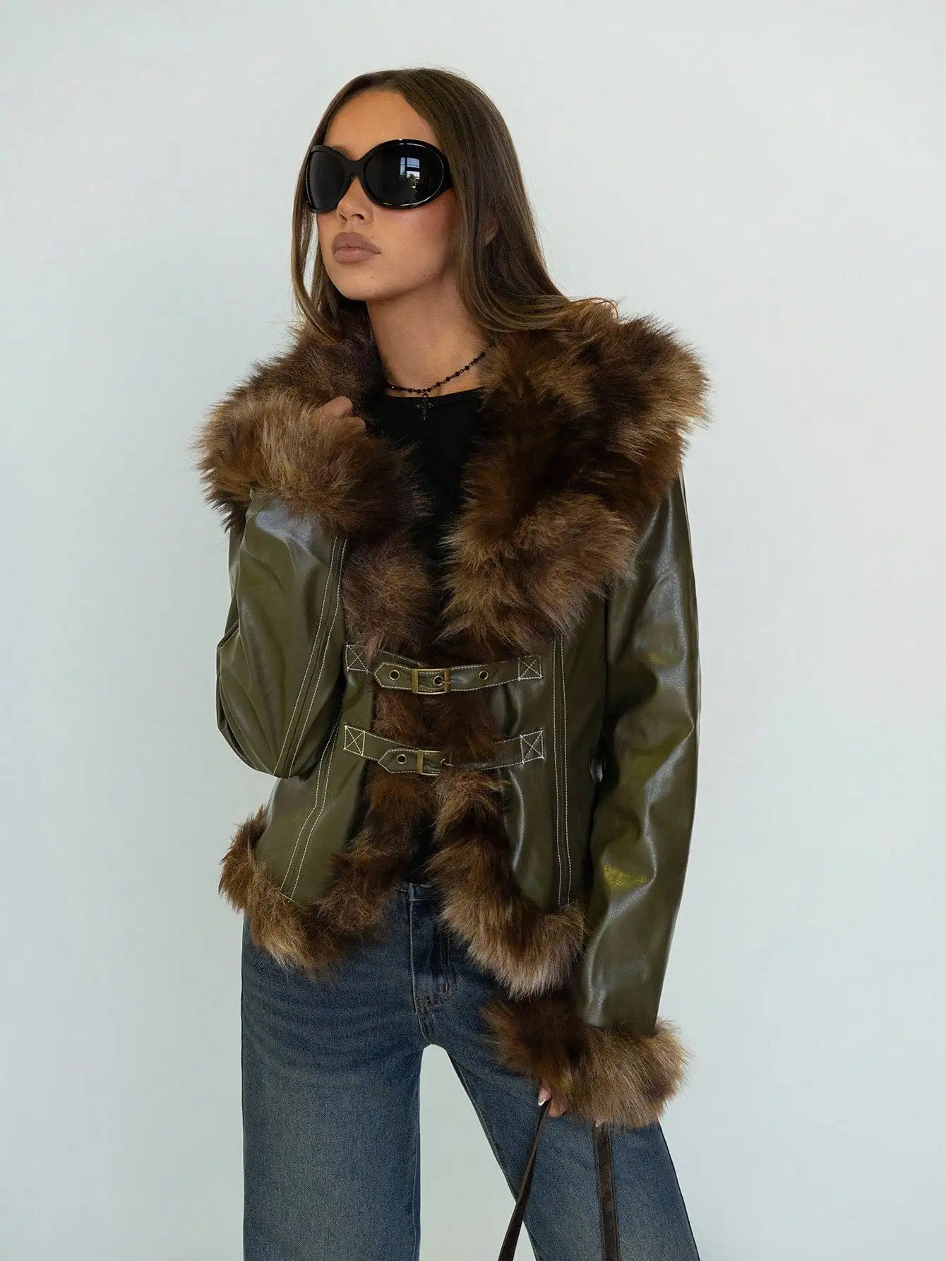 Zielona kurtka ze sztucznej skóry PU z wykończeniem ze sztucznego futra, szeroki kołnierz, dopasowany krój, idealna na jesień/zimę w stylu miejskim.