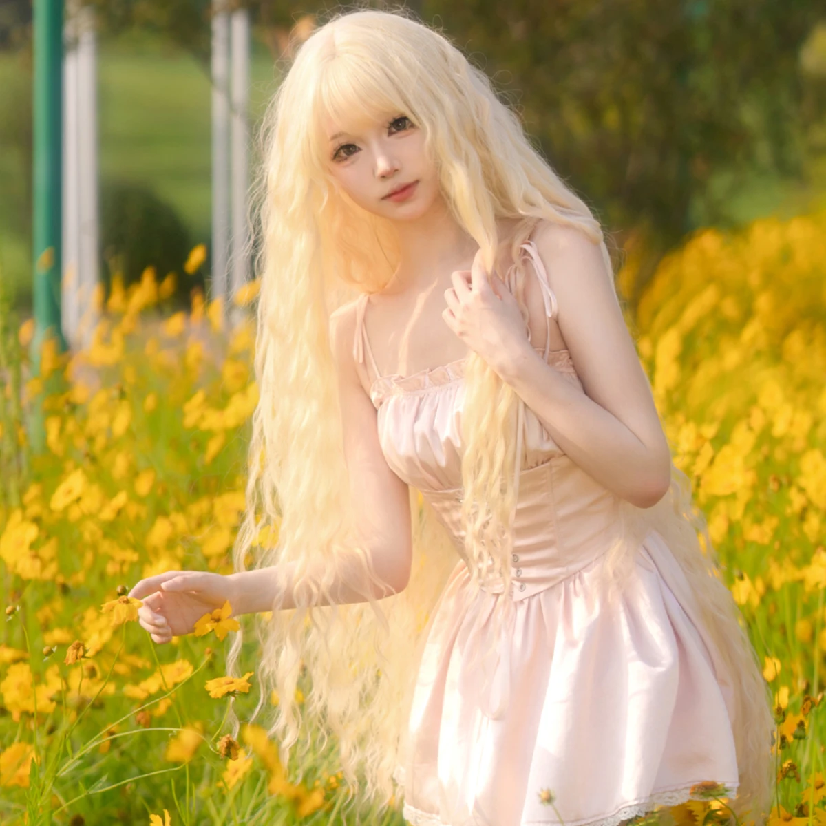 

NAMM 44 Inch Extra Long Blonde Cosplay Wigs With Bangs Loose Long Curly Blonde Lolita Wig Synthetic Heat Resistant Costume Wig