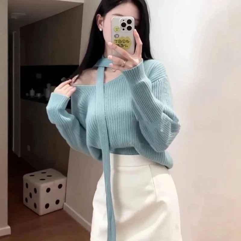 Damski koreański zestaw na wiosnę i jesień: elegancki sweter z dekoltem w serek, mini spódniczka, dwuczęściowy komplet, dzianinowy sweter, szal, biała spódnica, stylizacje 2026