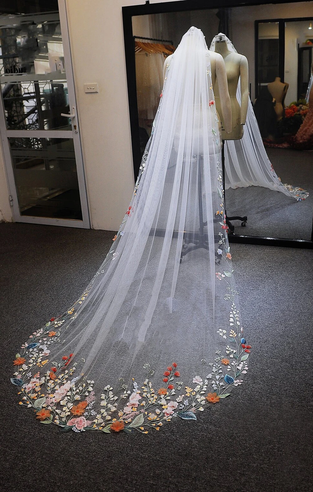 Colorful Flowers Wedding Veil Hand Made Lace Bridal Veil Embroidery Appliques Outdoor Garden Themed Ceremonies Customized
