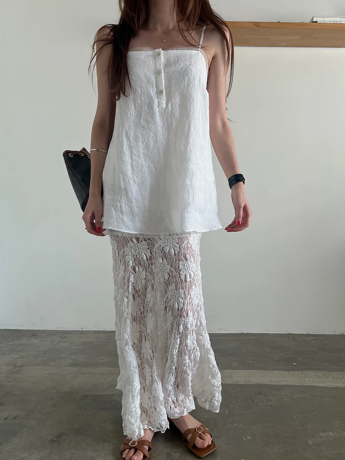 

Корейский высококачественный цветной жилет с свободными бретелями, женский летний новый комплект с мовной кружевной прозрачной юбкой