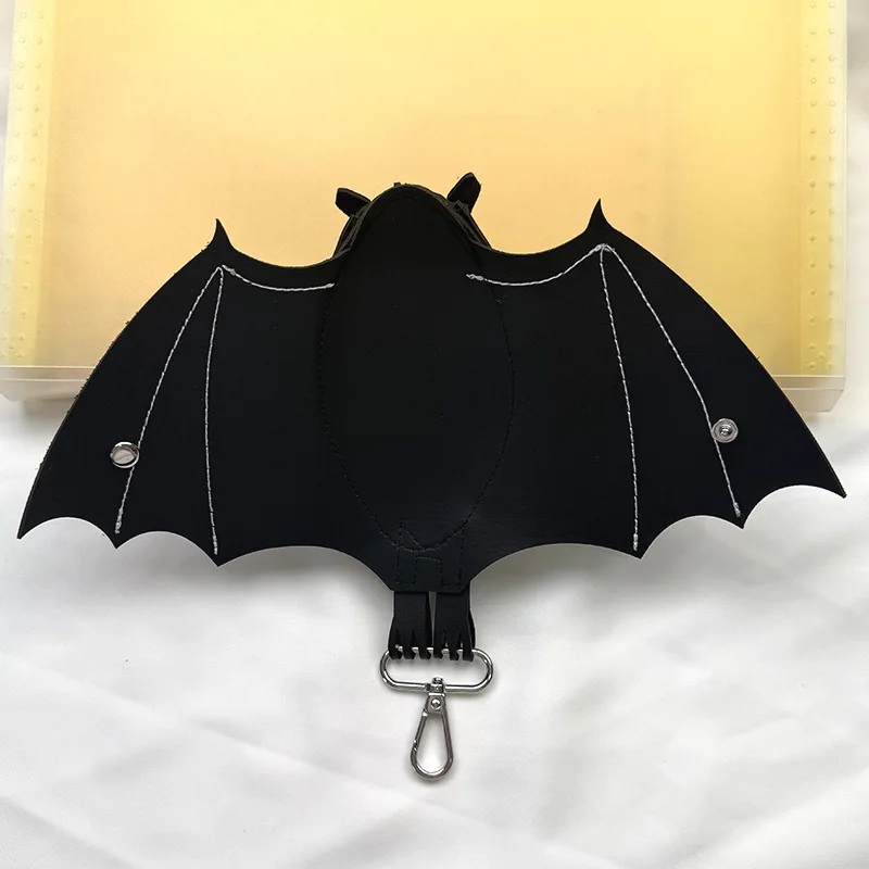 Halloween-Fledermaus-Schlüsselanhänger, Münzgeldbörse, niedliche Mini-Geldbörse aus PU-Leder, Gothic-Anhänger, Geschenk für Frauen und Mädchen – Detail 5