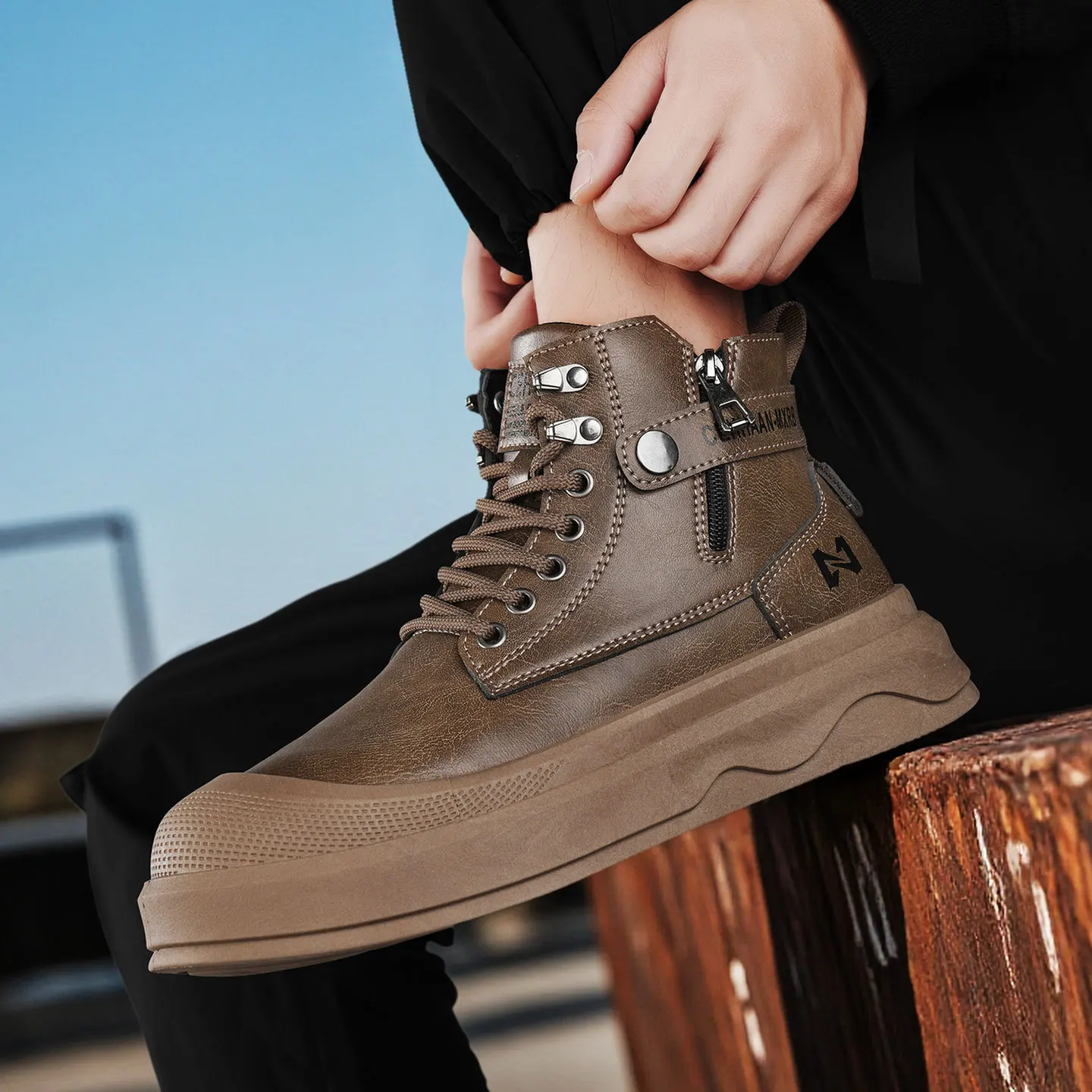 

2025 Autumn & Winter New Men's Outdoor Casual Boots - Trendy, Versatile, Platform, Non-Slip, Wear-Resistant High-Top Work Boots