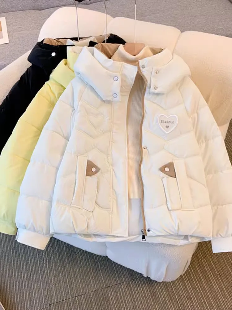 

Женская утепленная хлопковая куртка 2026 года, новая зимняя модель, маленький размер, модная, универсальная, на флисовой подкладке, короткое хлопковое пальто
