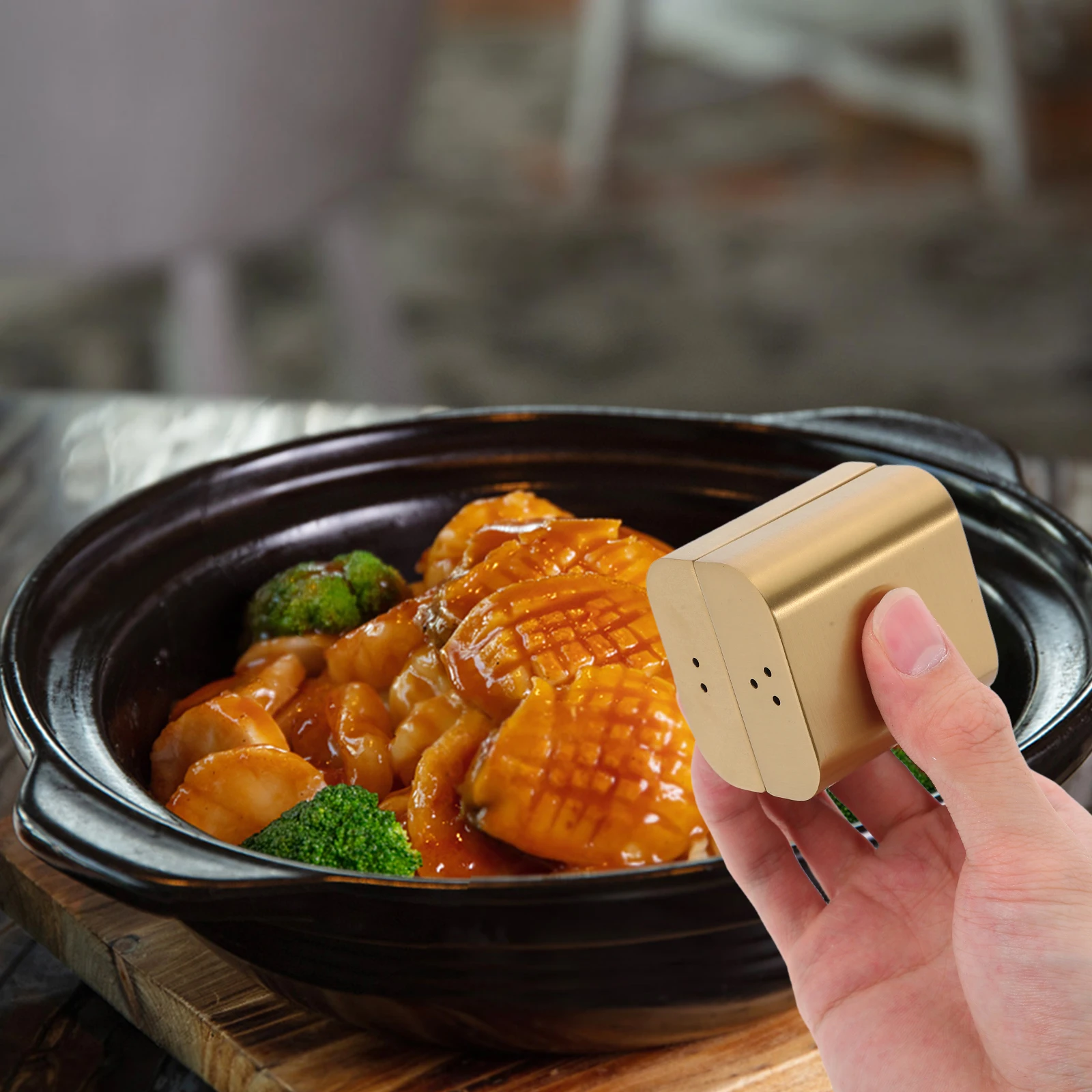 

2Pcs Stainless Steel Seasoning Bottle Shaker Small Capacity for Frying Table Spice Salt Box