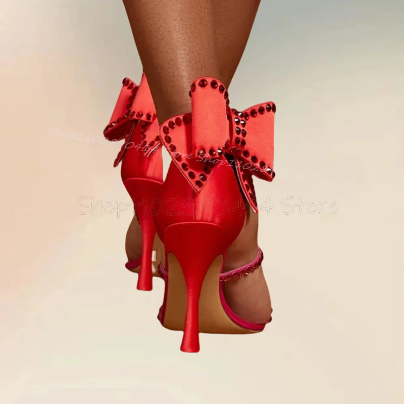 Sandálias de dedo aberto de nó vermelho para mulheres, decoração de cristal, sapatos de cinta de tornozelo, salto alto fino, moda sexy, 2024