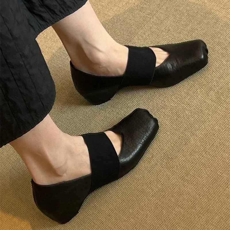 

Женские туфли класса люкс 2026: Новые кожаные туфли Мэри Джейн с квадратным носком, на резинке, с низким вырезом, на плоской подошве