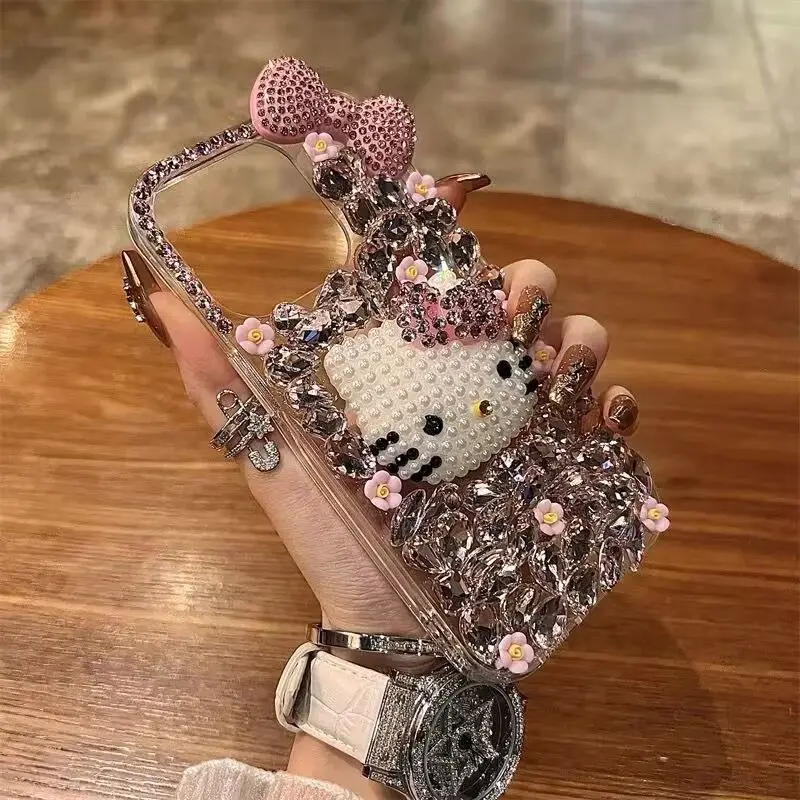 

Чехол для телефона Hello Kitty, инкрустированный бриллиантами, подходит для IPhone 16 Pro Max 15 Pro 14 Plus, защита для телефона с полным покрытием и защитой от падения