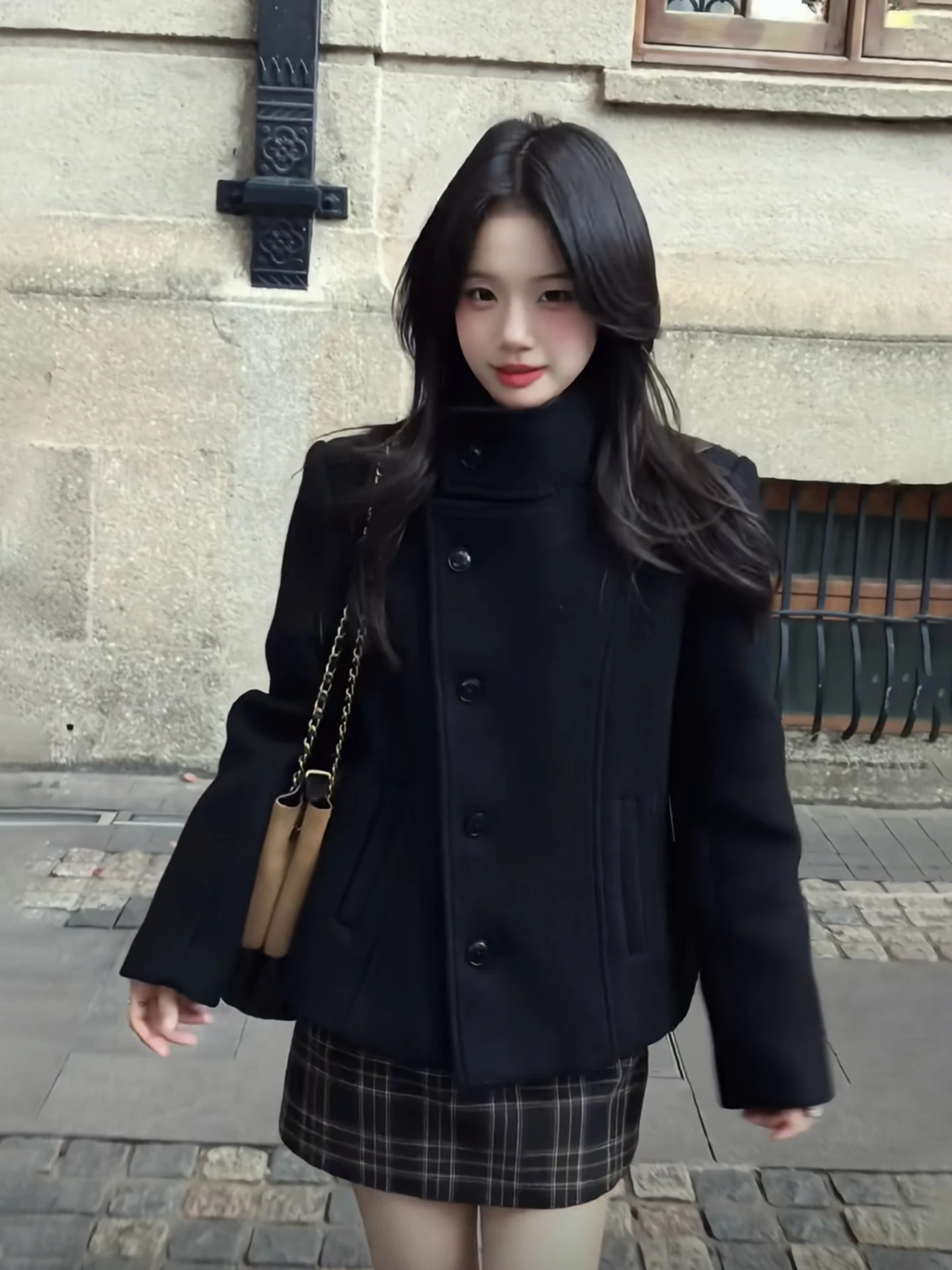 Black Short Woolen Coat Women's 2025 Autumn Winter New Style Korean Version Straight Cut Hepburn Style Small Size Elegant
