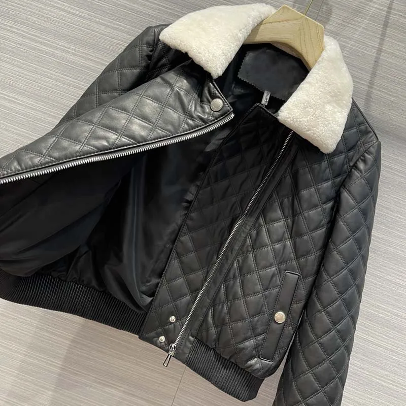 Woemn Coat Winter Short Length 2023 New Fashion Thick Warm Genuine Leather Jacket Real Wool Collar Diamond Lattice Decoration