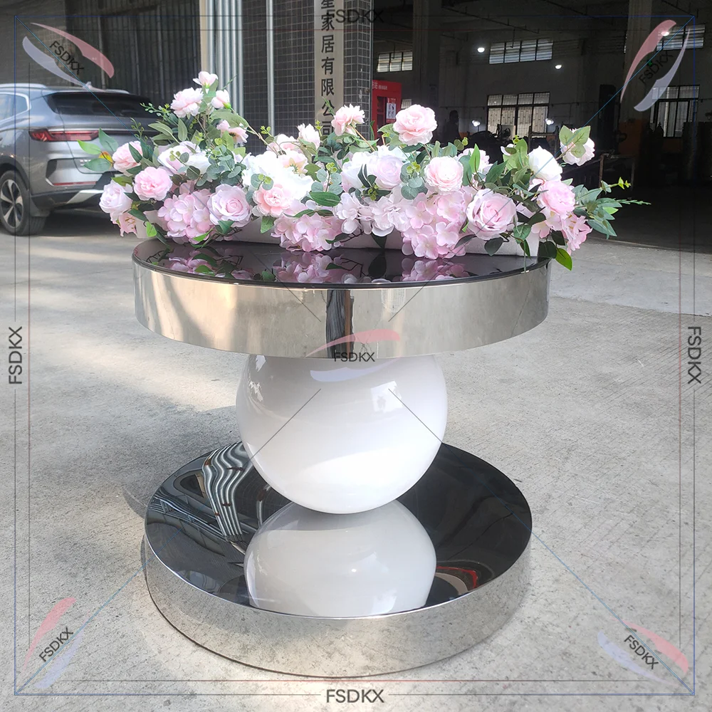 Luxury Silver Metal Cake Table With White Round Glass Ball And stainless steel legs For Wedding Banquet Party Event