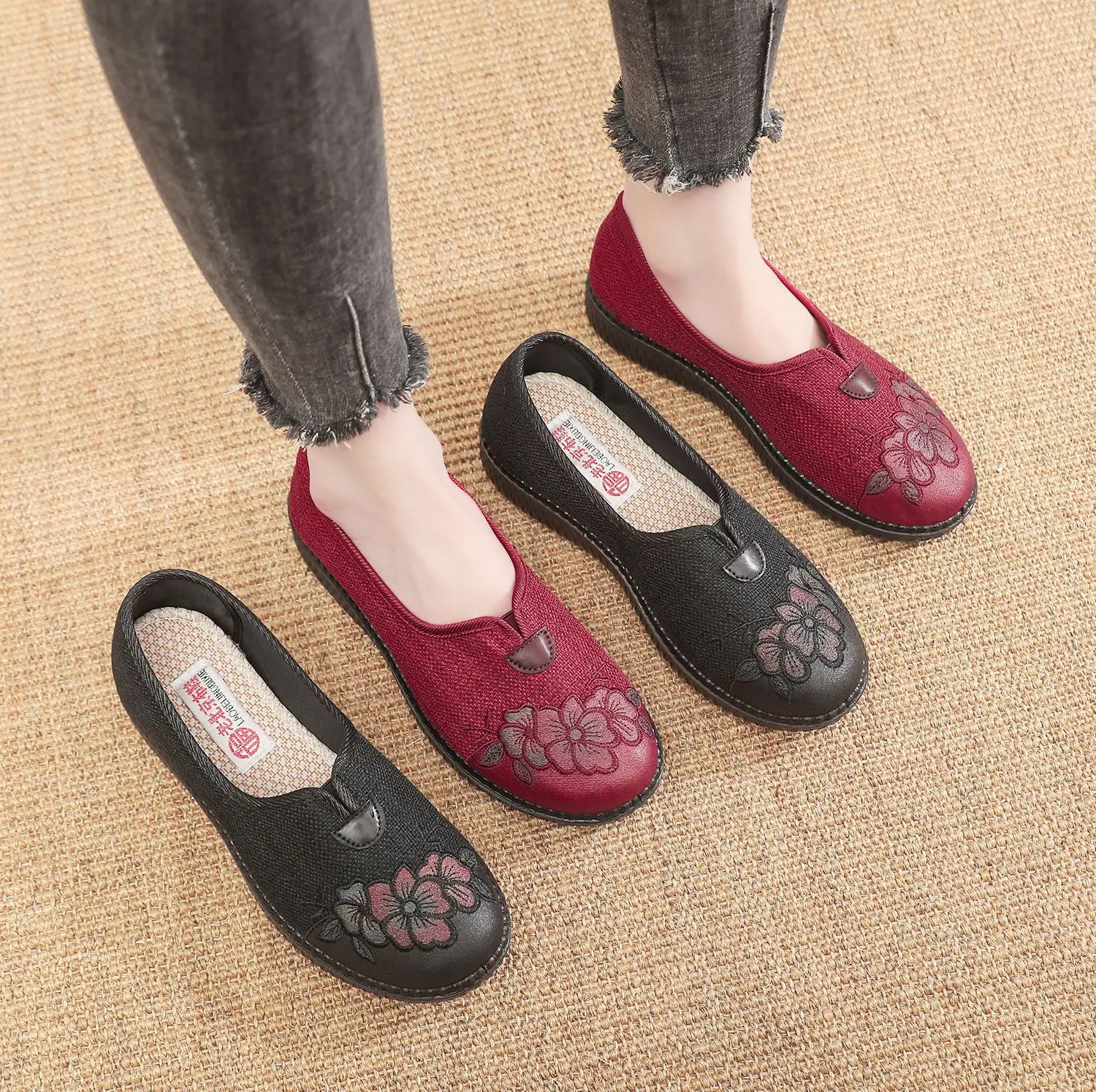 

2024 Hot New Old Beijing Cloth Shoes Women's Single Shoes Non-slip Soft Sole Slip-on Middle-aged Mother Shoes Sneakers Women