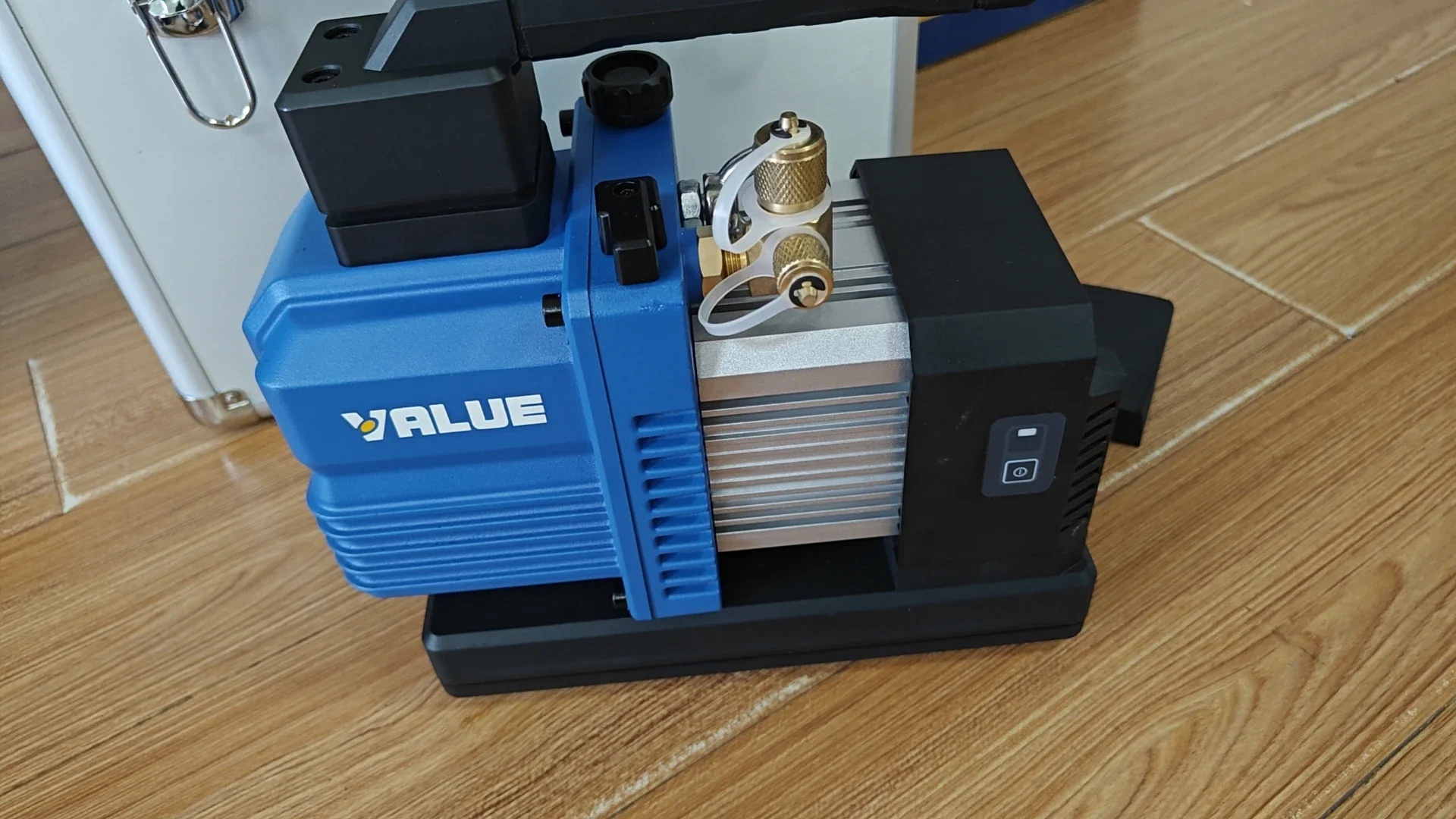 Two-Stage Mini Portable Lithium Battery Vacuum Pump 18V 5Ah for R32 R1234yf Refrigerant 60L/min  2CFM Pump