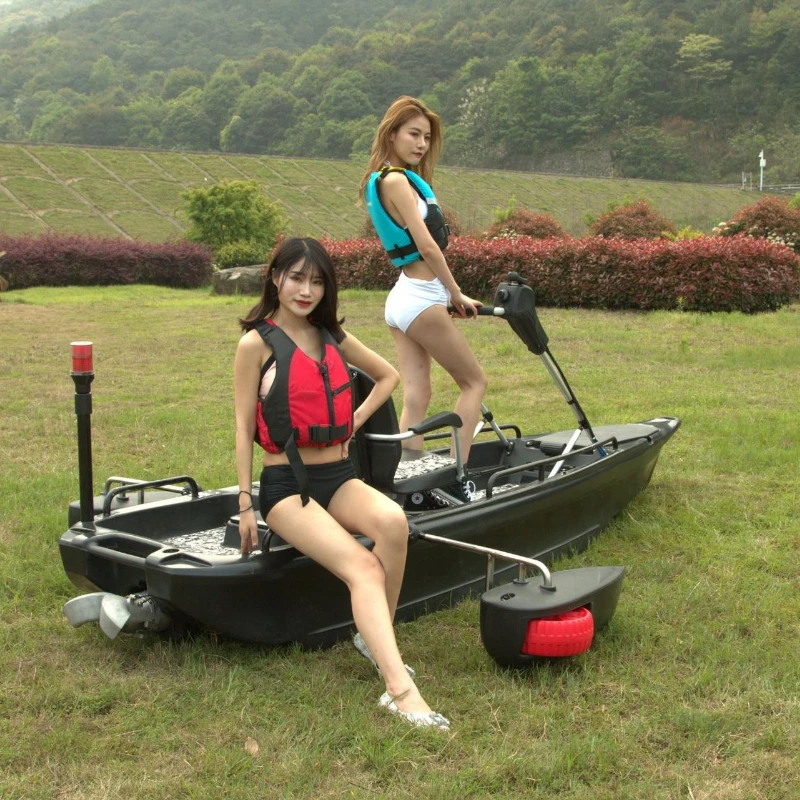 The new large fishing kayak fishing boat has its own pump injection system, which is fully powered by electric drive