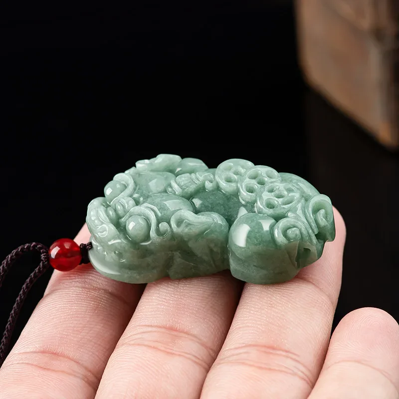 

Burmese Jade Pixiu Pendant Emerald Gemstone Natural Jadeite Necklace Designer Green Jewelry Real Fashion Amulet Necklaces