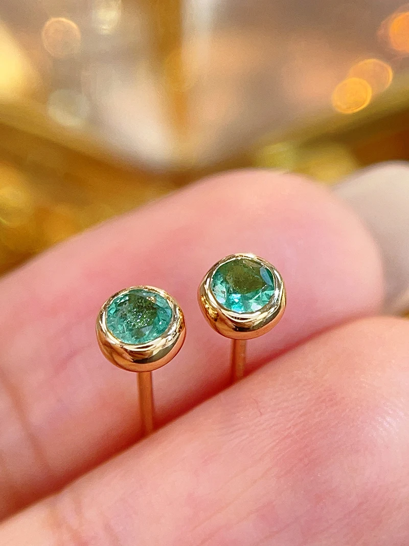 LUOWEND 100% 18K Yellow Gold Earrings Elegant Style Real Natural Emerald Stud Earrings for Women Birthday Gift Fine Jewelry